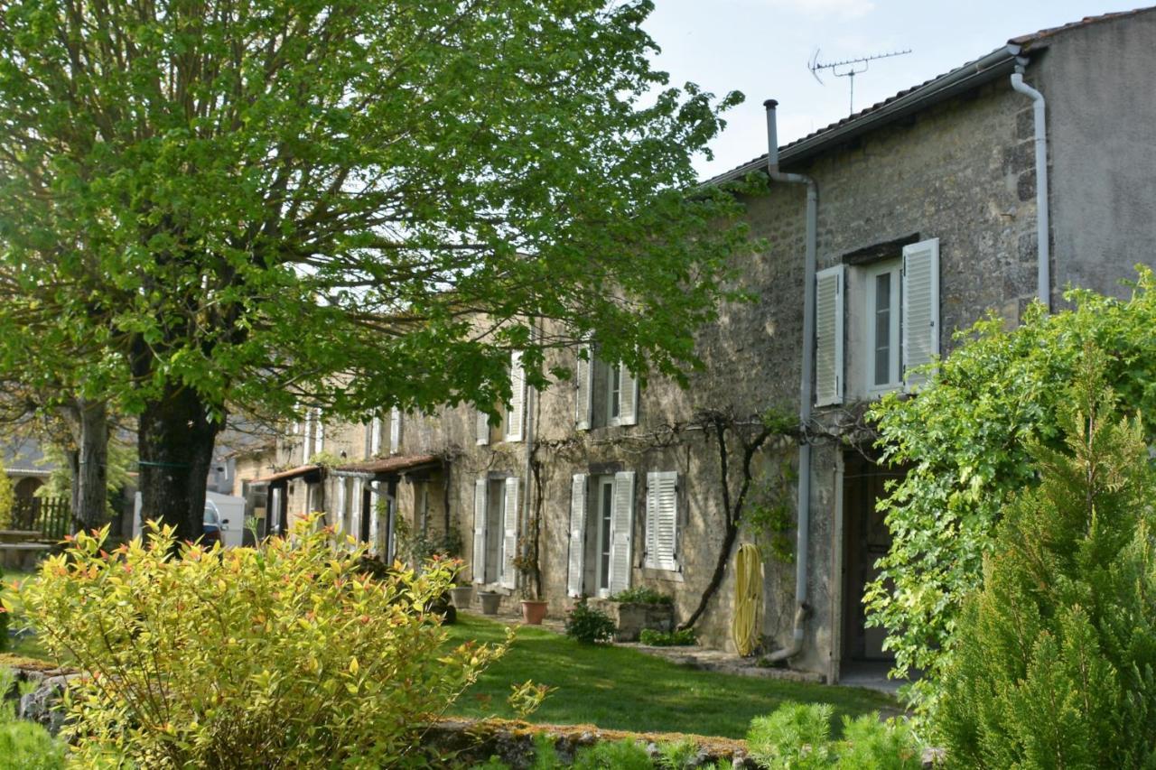 Les Noyers Aulnay Panzió Aulnay  Kültér fotó